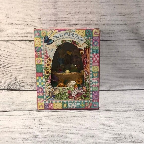 MUSICAL Playing Spring Water Globe. - Picture 9 of 9